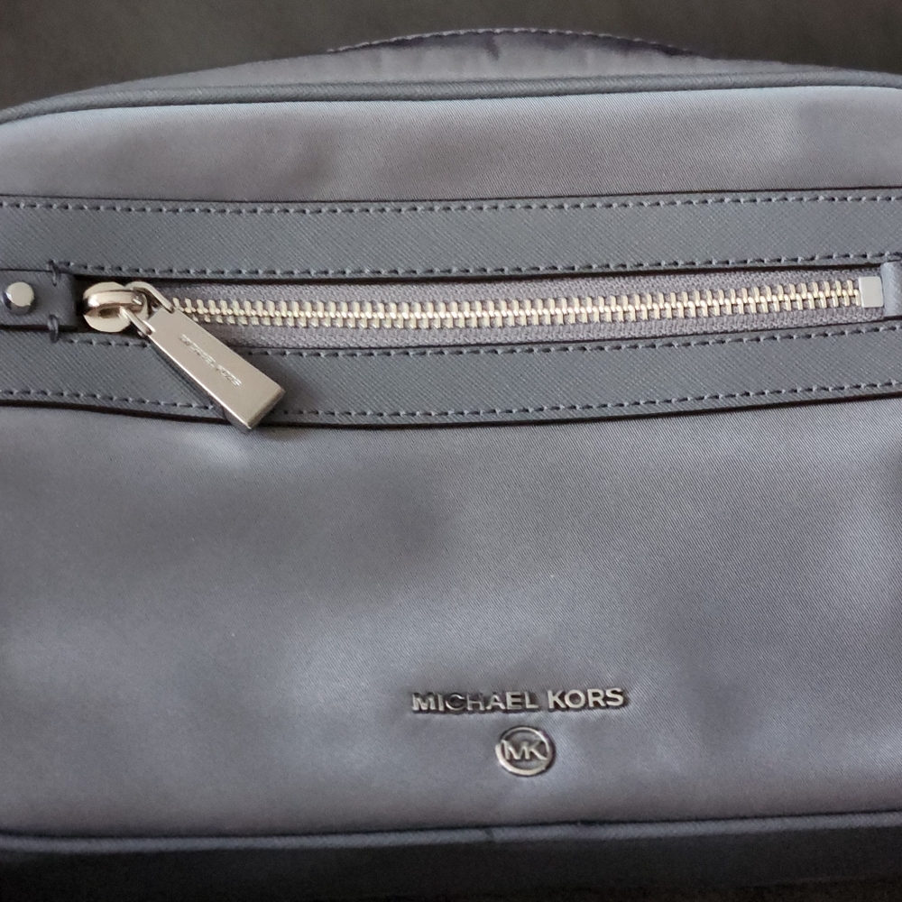 Michael Kors Crossbody.Gray with silver hardware.